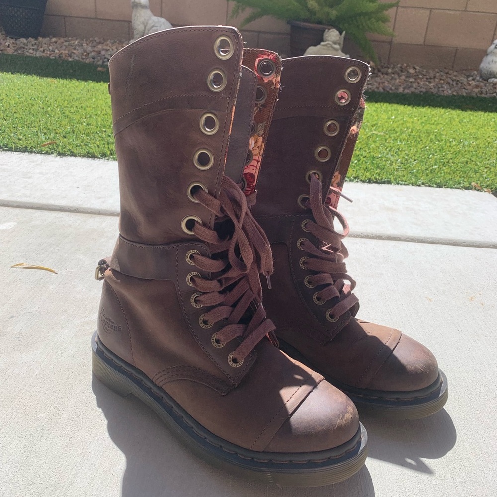 Dr. Martens Triumph 12-Eye Boot